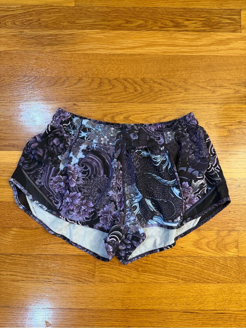 Lululemon Hotty Hot Short II *2.5" Memoir Multi Purple / Black - Size 10